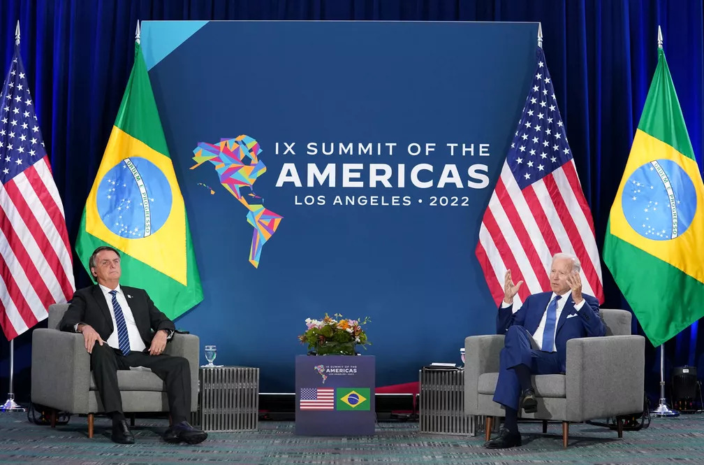 Bolsonaro diz a Biden antes de reunião que ‘por vezes’ vê ameaça à soberania sobre Amazônia